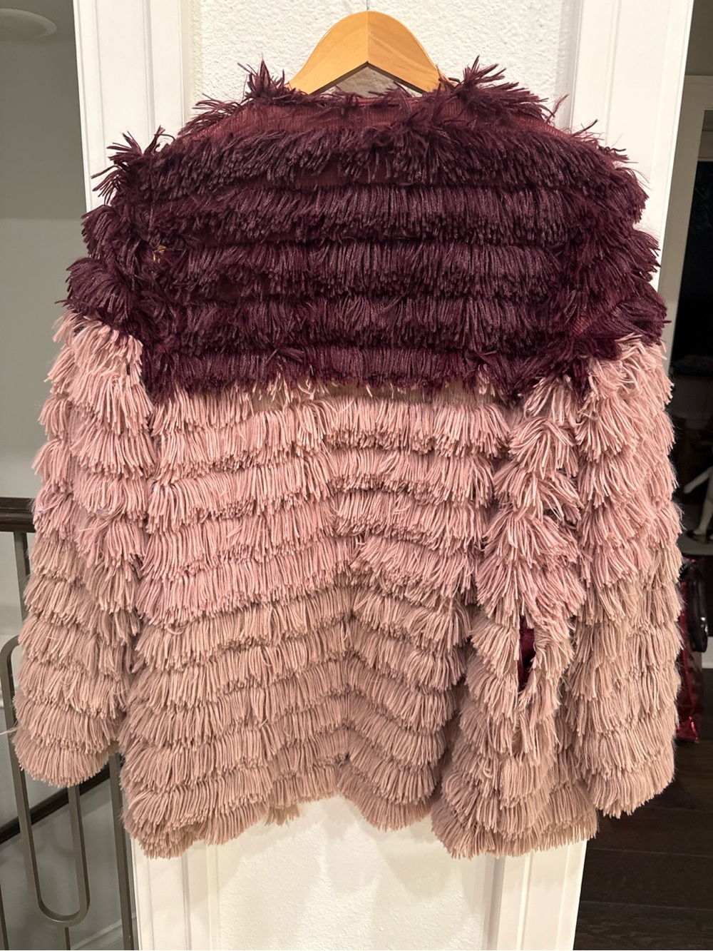 MINKPINK Ombre Tiered Fringe Shag Jacket Burgundy Pink Size Small - Picture 4 of 6